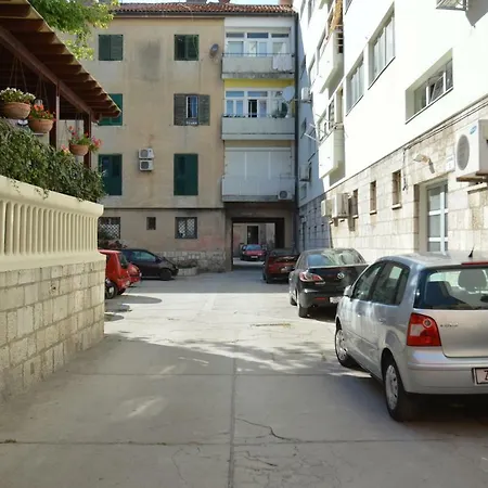 Apartment Silvia *